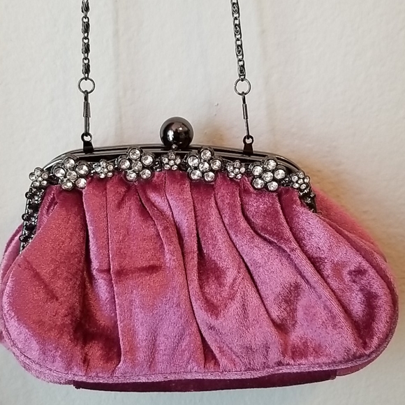Cargo fuzzy pink clutch - Picture 2 of 7